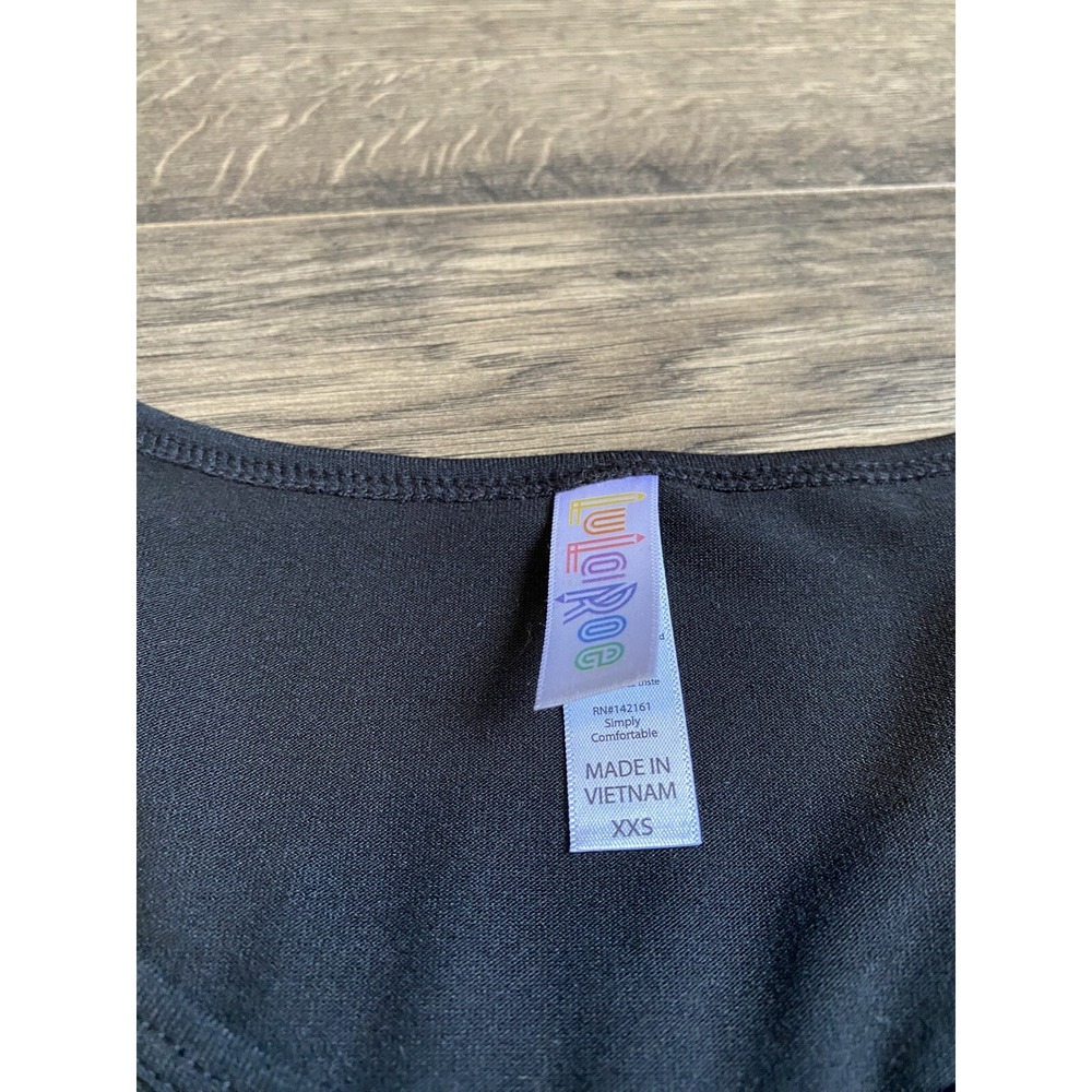 EUC Womens Lularoe Classic Tee Short Sleeve High Low Black T-shirt Size XXS - Picture 3 of 7